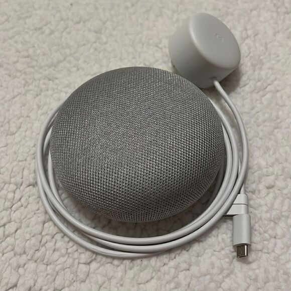 Google Home Mini Smart Speaker Voice Control Assistant light gray - Picture 1 of 5
